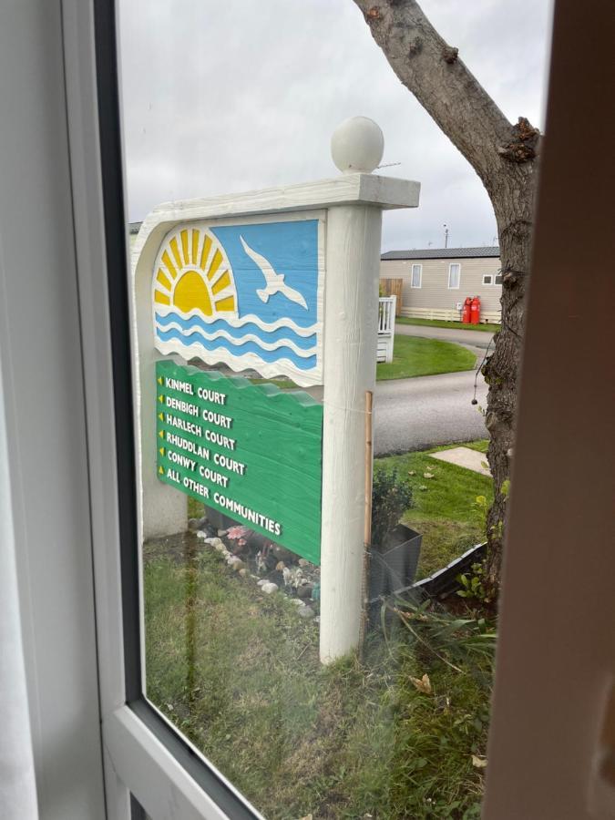 Lovely Holiday Home At Lyons Caravan Park! Prestatyn Exterior foto